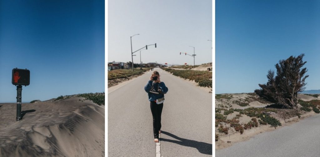 Ein Triptychon eines Familienfotografen: links ein Fußgängersignal, das teilweise im Sand vergraben ist; in der Mitte eine Person, die barfuß auf einer verlassenen Straße steht; rechts ein windgepeitschter Baum vor blauem Himmel und sandiger Landschaft.