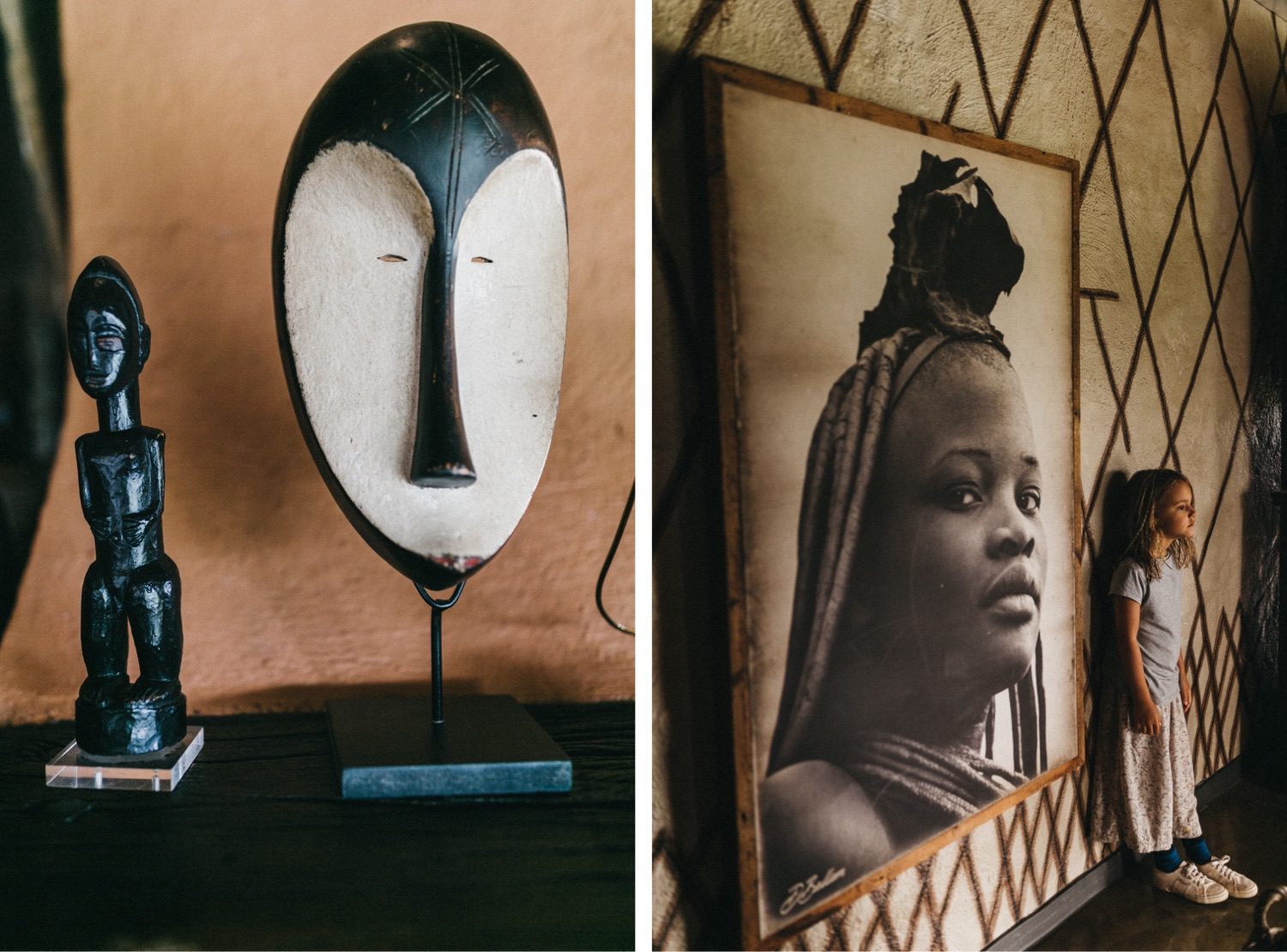 Ein geteiltes Bild: Auf der linken Seite sind eine skulptierte Figur und eine afrikanische Maske zu sehen; auf der rechten Seite steht ein junges Mädchen neben einem großen Schwarz-Weiß-Porträt, das von einem Fotografen Köln aufgenommen wurde und eine Frau mit traditioneller Kopfbedeckung zeigt.