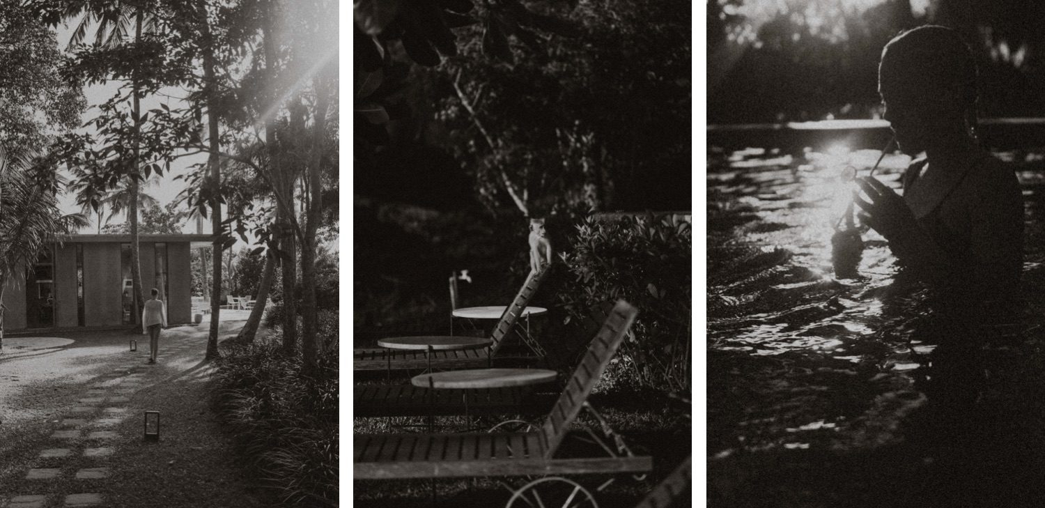 Ein Schwarz-Weiß-Triptychon von Fotograf Köln: Eine Person geht auf ein modernes, von Bäumen umgebenes Haus zu, leere Liegestühle stehen im Grünen, und jemand trinkt aus einem Strohhalm, während er sich bei Sonnenuntergang in einem Pool entspannt.